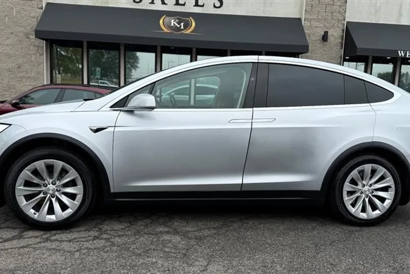 2017 Tesla Model X 90D photo 1