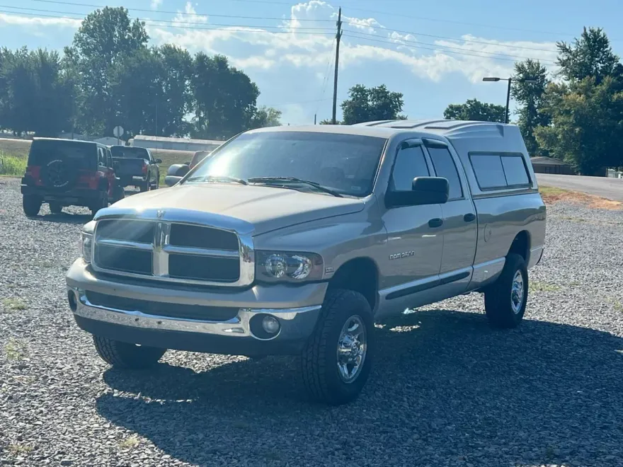2004 Dodge Ram SLT photo 1