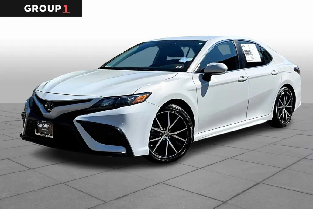 2023 Toyota Camry SE photo 1