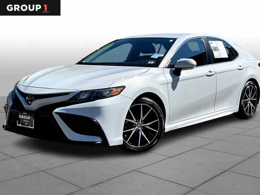 2023 Toyota Camry SE photo 1