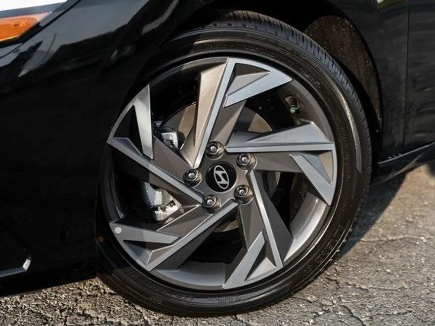 2025 Hyundai Elantra Limited photo 1