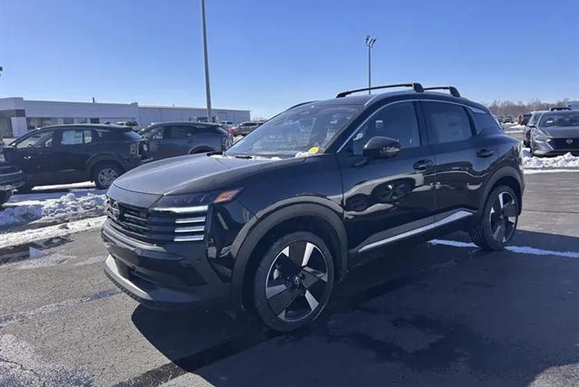 2025 Nissan Kicks SR photo 1