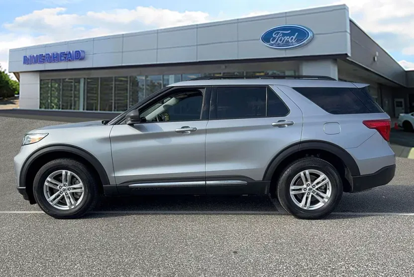 2022 Ford Explorer XLT photo 1