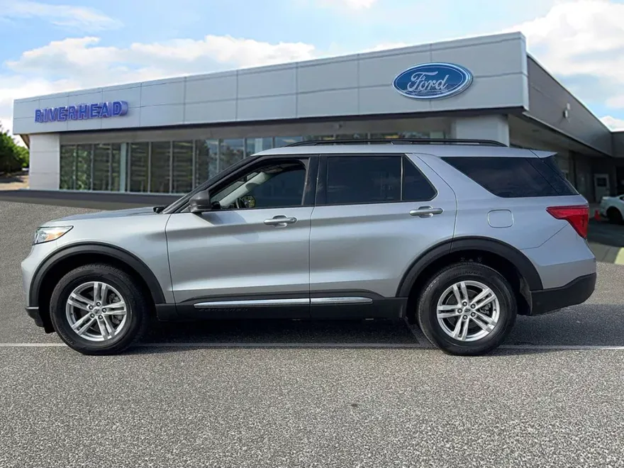 2022 Ford Explorer XLT photo 1