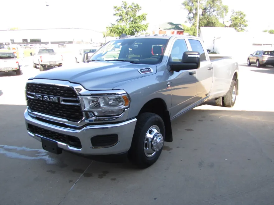 2023 Ram 3500 Tradesman photo 1