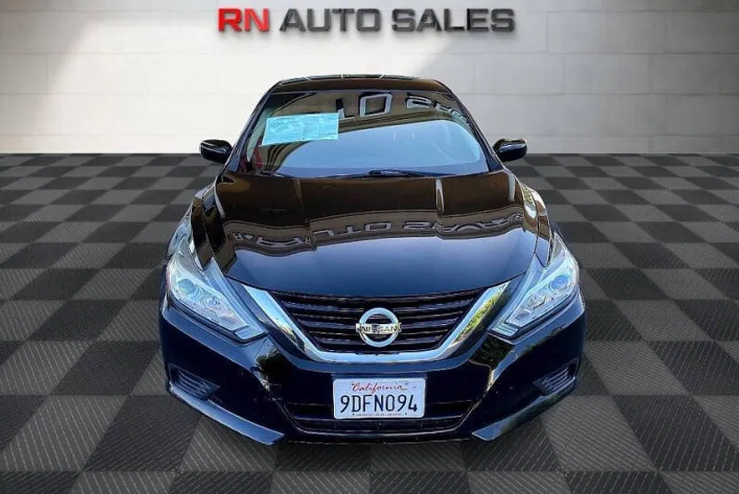 2018 Nissan Altima photo 1