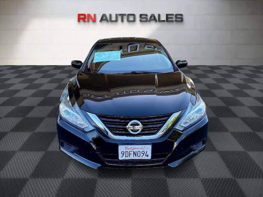 2018 Nissan Altima photo 1