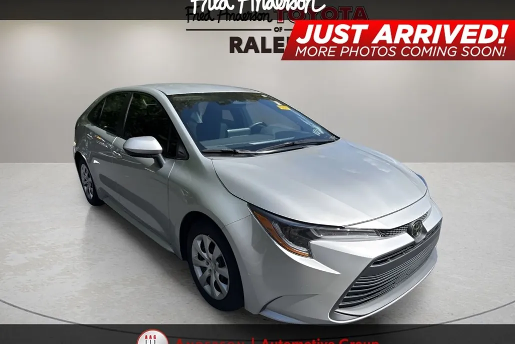 2024 Toyota Corolla LE photo 1