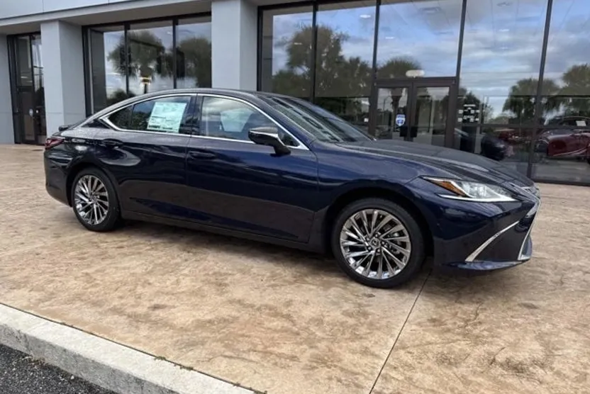 2025 Lexus ES 300h Luxury photo 1