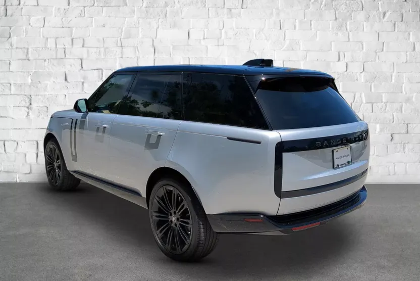 2025 Land Rover Range Rover SE photo 1