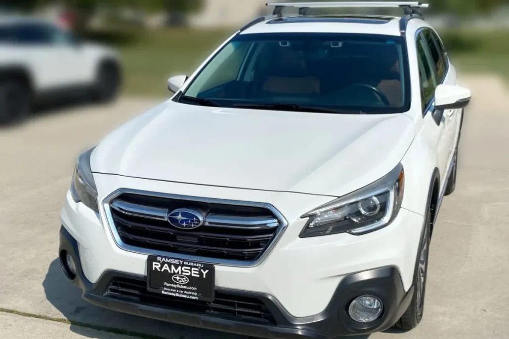 2018 Subaru Outback 3.6R Touring photo 1