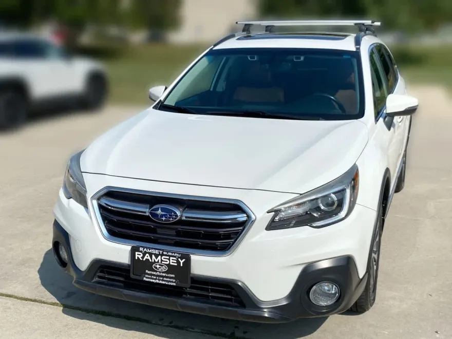 2018 Subaru Outback 3.6R Touring photo 1