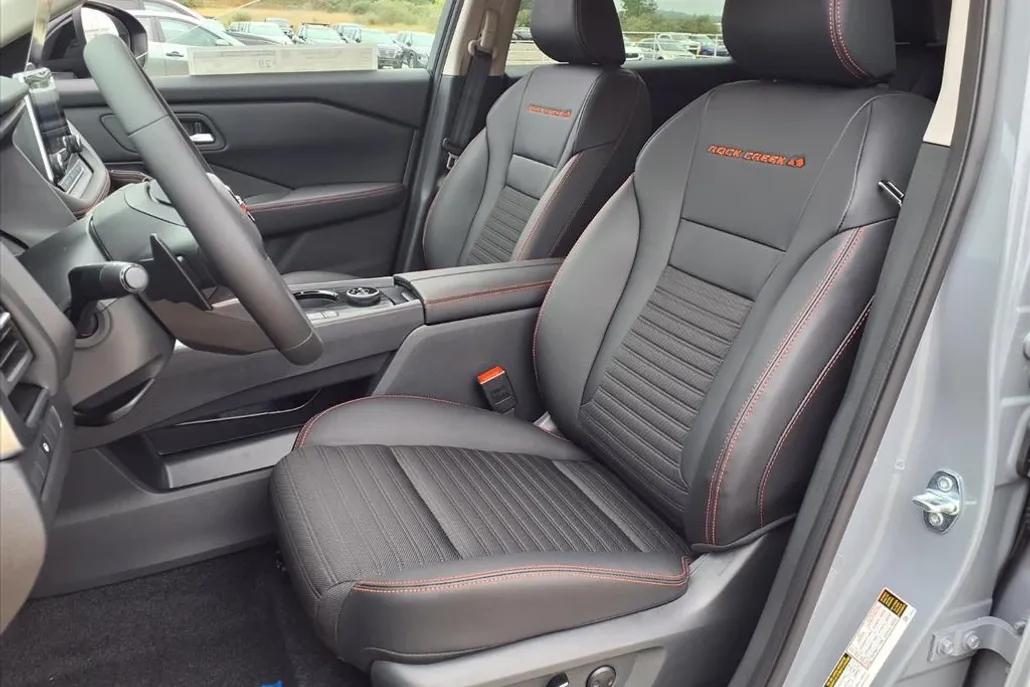 2026 Nissan Rogue SV photo 1