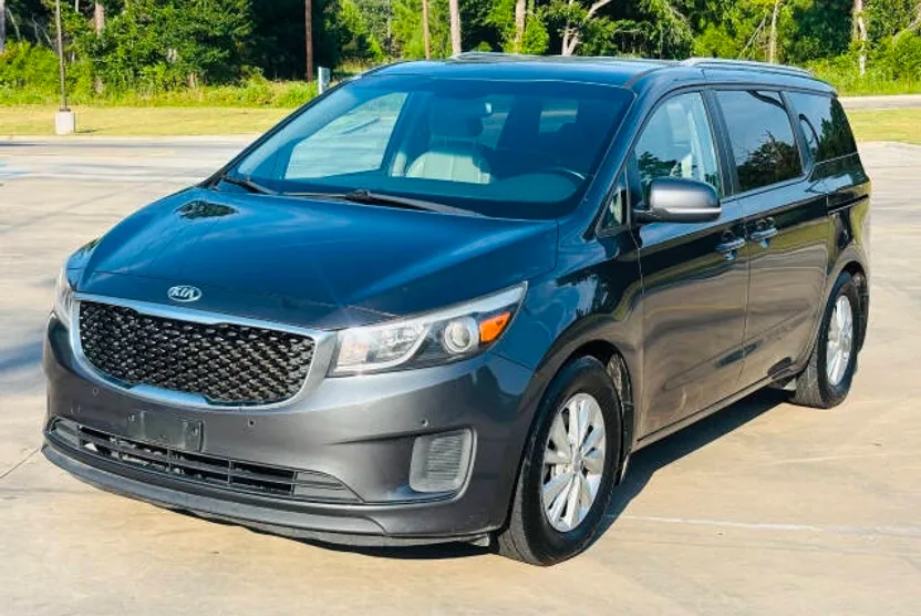 2016 Kia Sedona LX photo 1