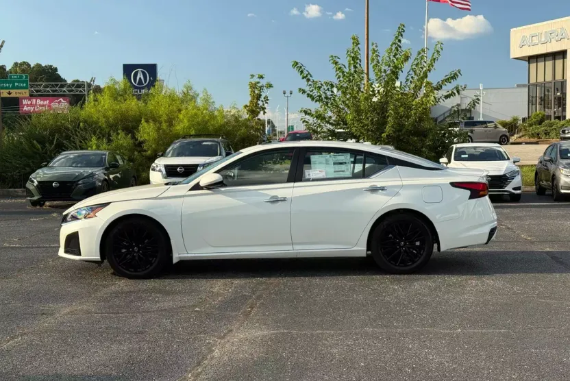 2025 Nissan Altima SV photo 1