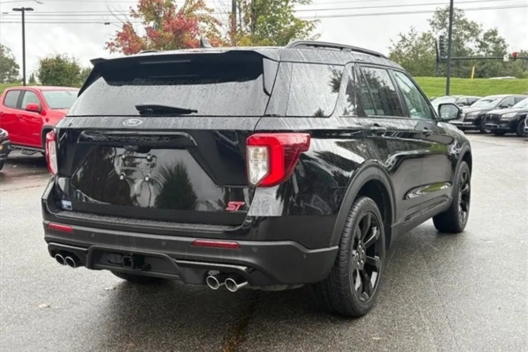 2021 Ford Explorer ST photo 1