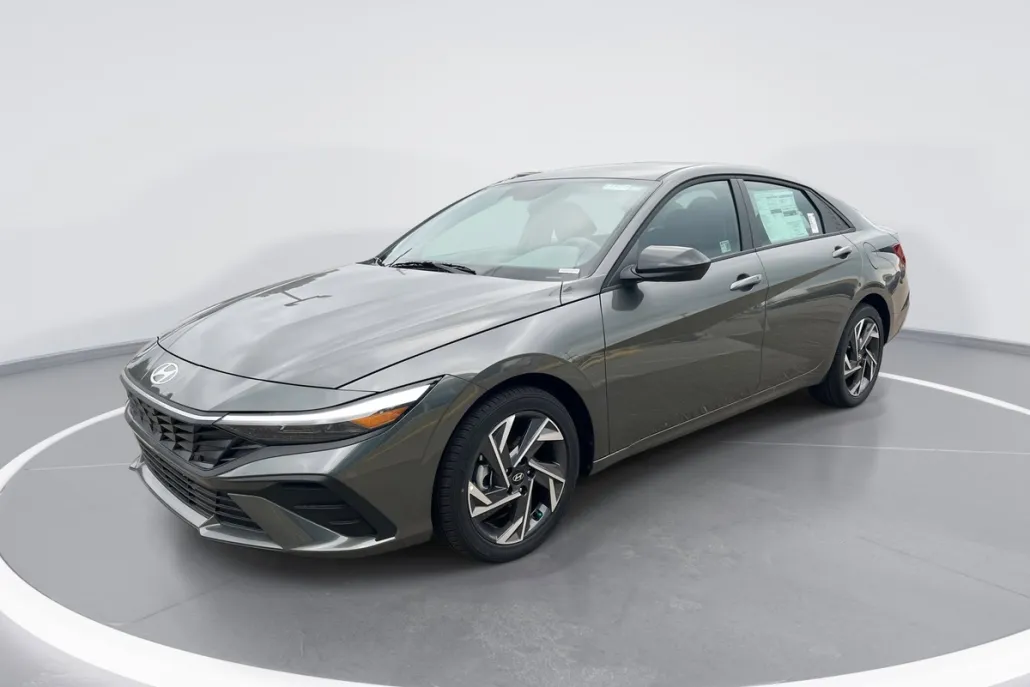 2025 Hyundai Elantra SEL Sport photo 1