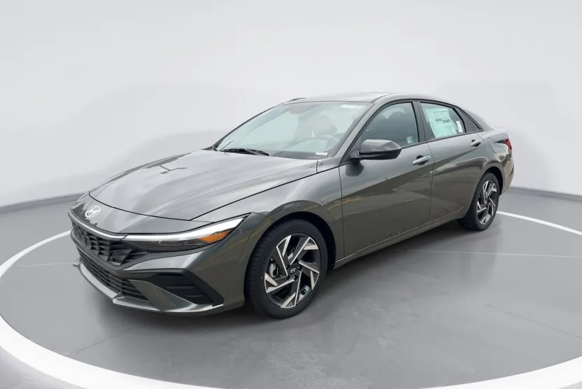 2025 Hyundai Elantra SEL Sport photo 1