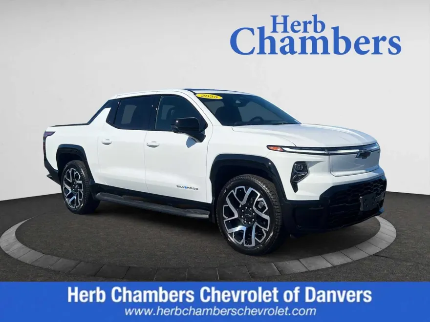 2025 Chevrolet Silverado EV RST photo 1
