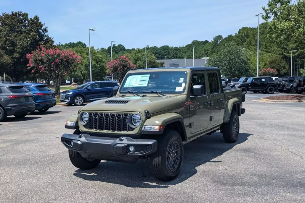 2025 Jeep Gladiator Sport S photo 1
