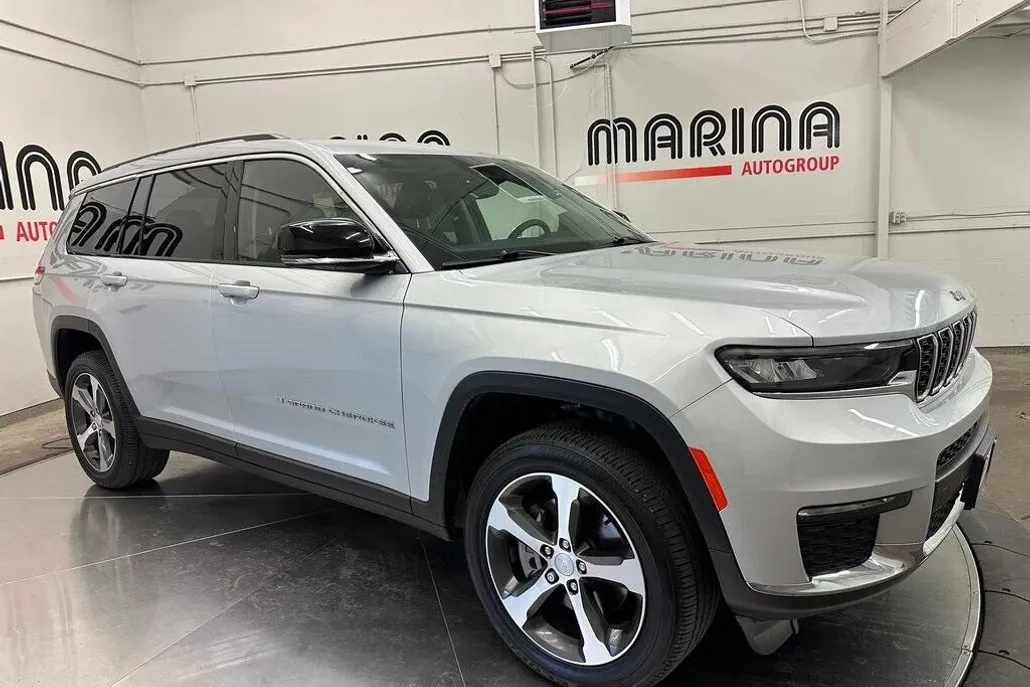 2023 Jeep Grand Cherokee L photo 1
