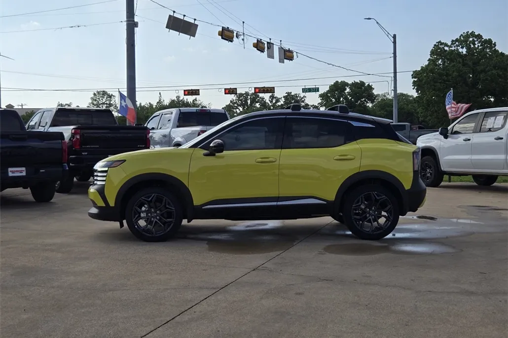 2025 Nissan Kicks SR photo 1