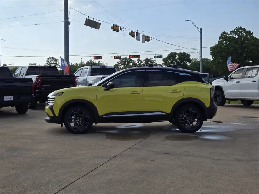 2025 Nissan Kicks SR photo 1