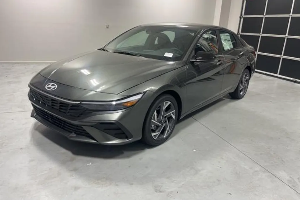 2025 Hyundai Elantra SEL Sport photo 1