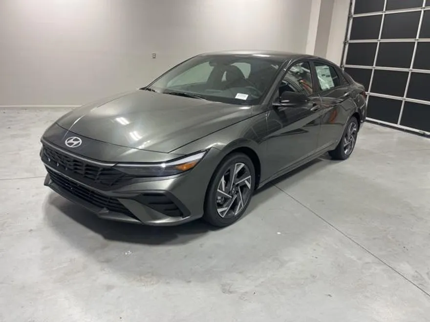 2025 Hyundai Elantra SEL Sport photo 1
