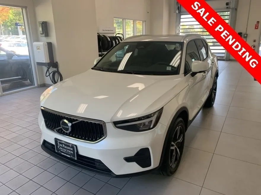 2023 Volvo XC40 Core photo 1