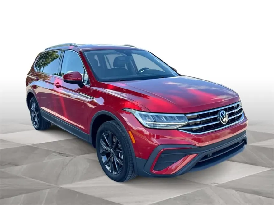 2023 Volkswagen Tiguan SE photo 1