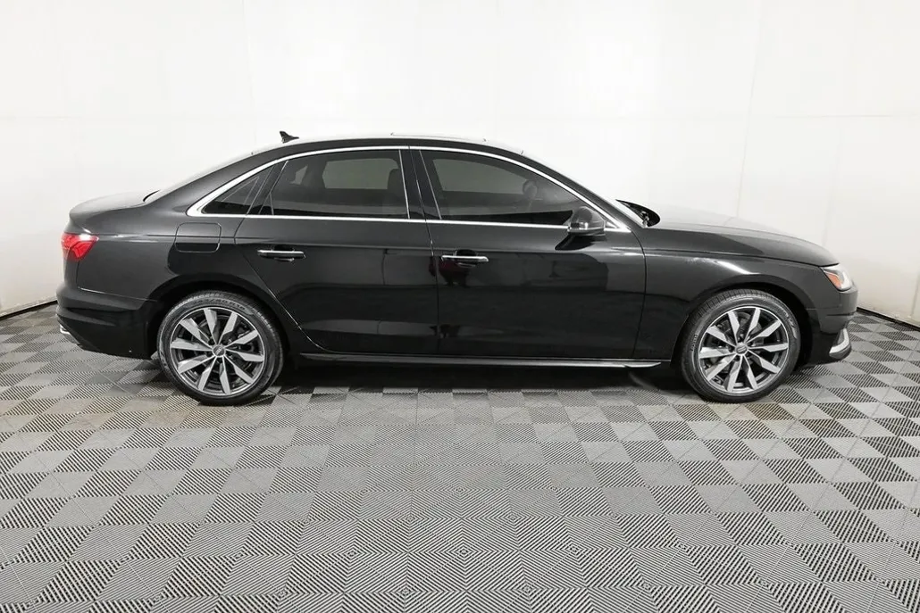 2020 Audi A4 40 Premium Plus photo 1
