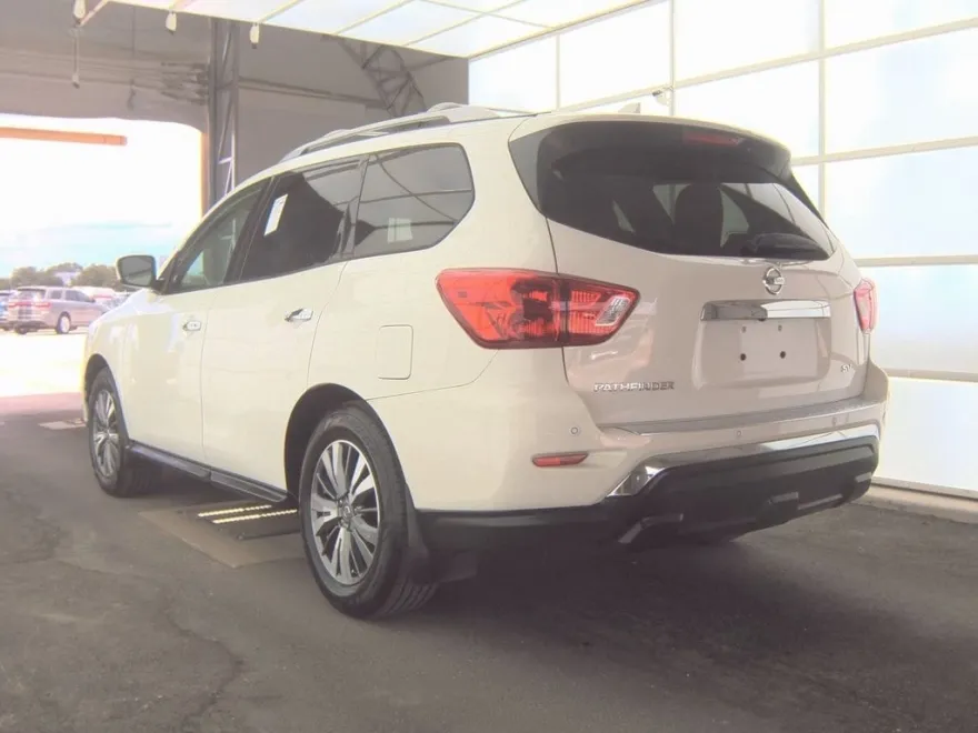 2020 Nissan Pathfinder SV photo 1