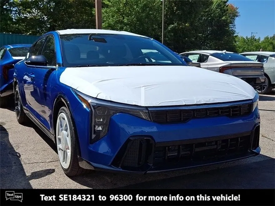 2025 Kia K4 GT-Line photo 1