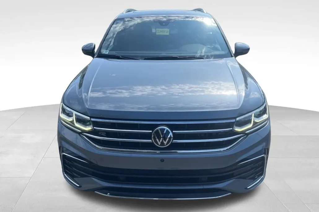 2022 Volkswagen Tiguan SEL Premium R-Line photo 1