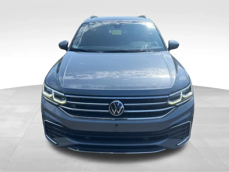 2022 Volkswagen Tiguan SEL Premium R-Line photo 1