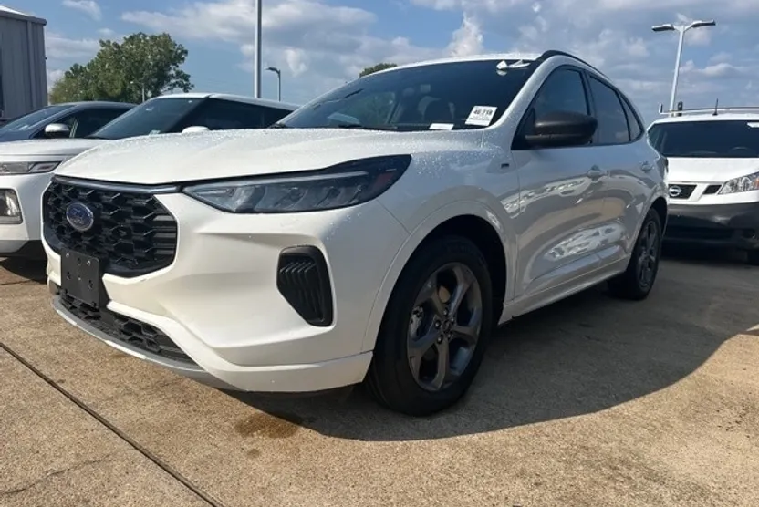 2023 Ford Escape ST-Line photo 1
