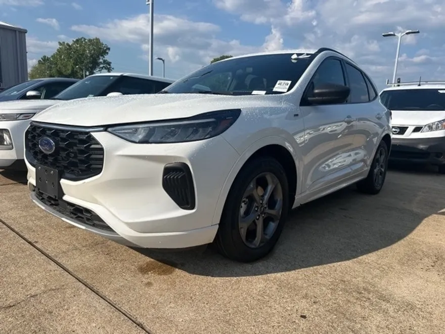 2023 Ford Escape ST-Line photo 1