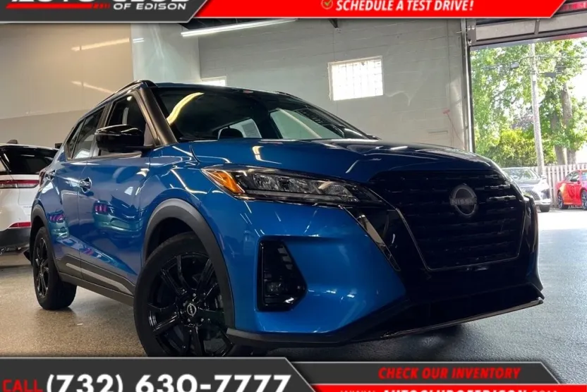 2023 Nissan Kicks SR photo 1