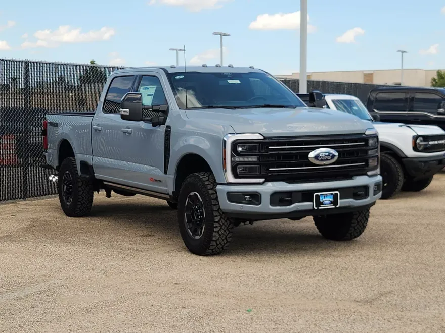 2026 Ford F-250 Platinum photo 1