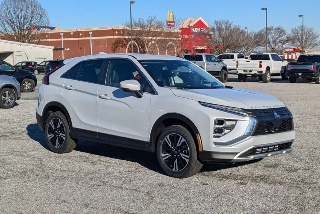 2025 Mitsubishi Eclipse Cross SE photo 1