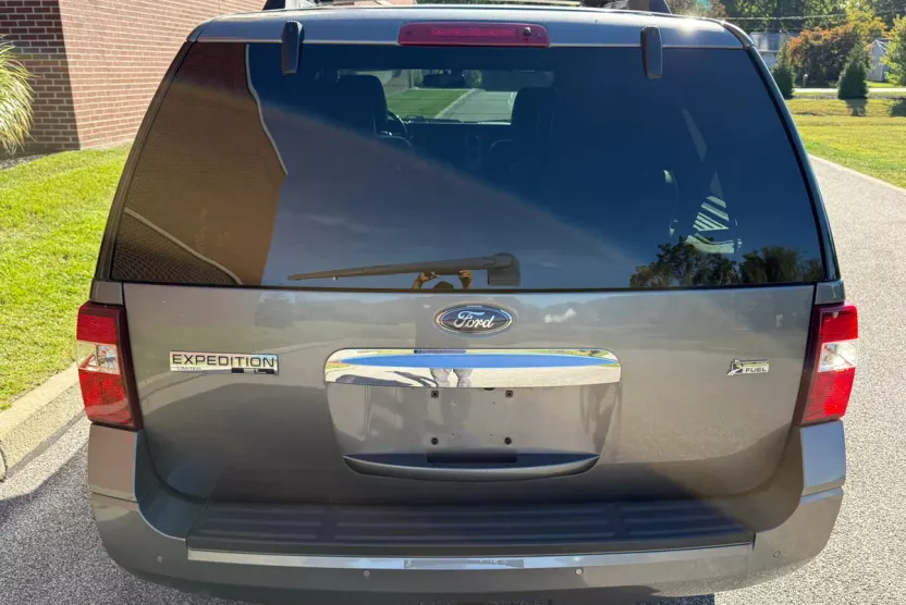 2012 Ford Expedition Limited photo 1