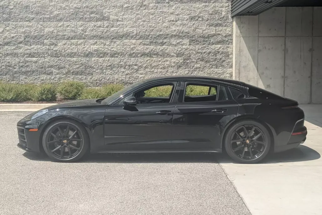 2025 Porsche Panamera 4 photo 1
