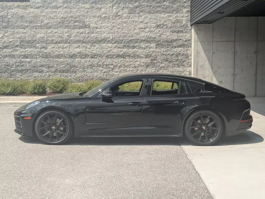 2025 Porsche Panamera 4 photo 1