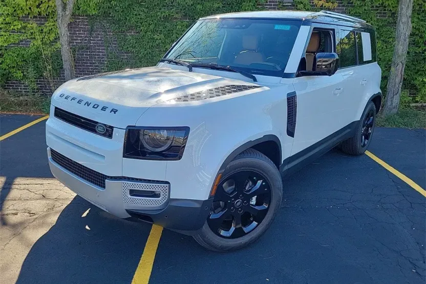 2025 Land Rover Defender 110 S photo 1