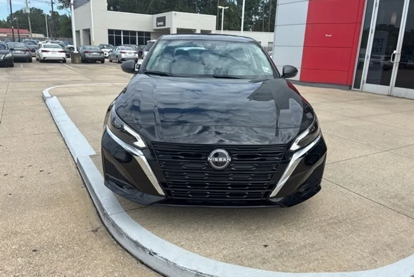 2025 Nissan Altima S photo 1