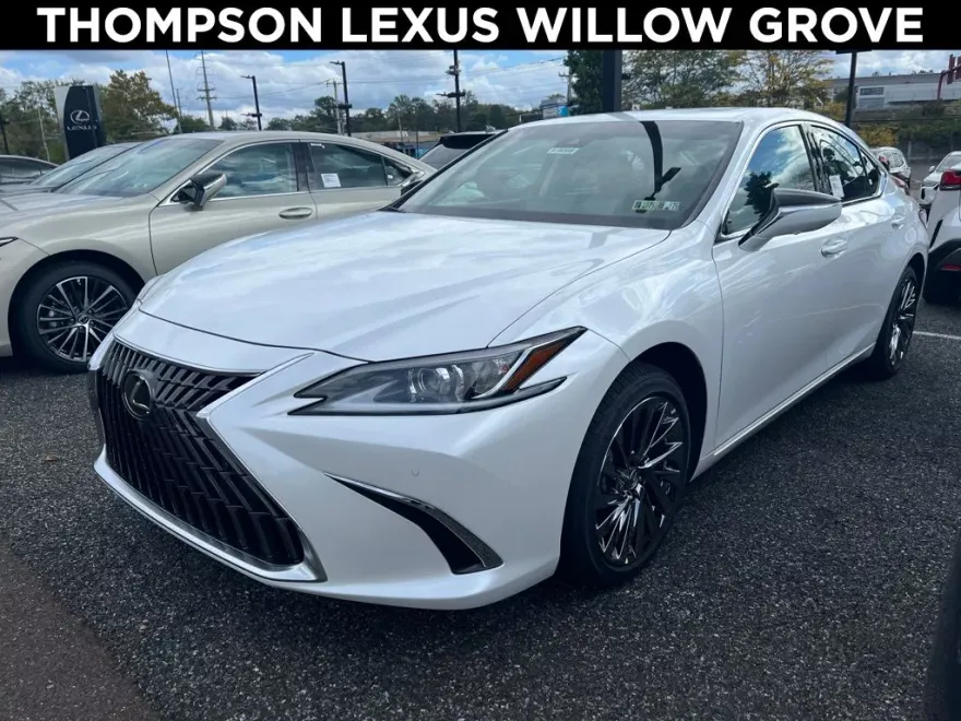 2025 Lexus ES 300h Luxury photo 1