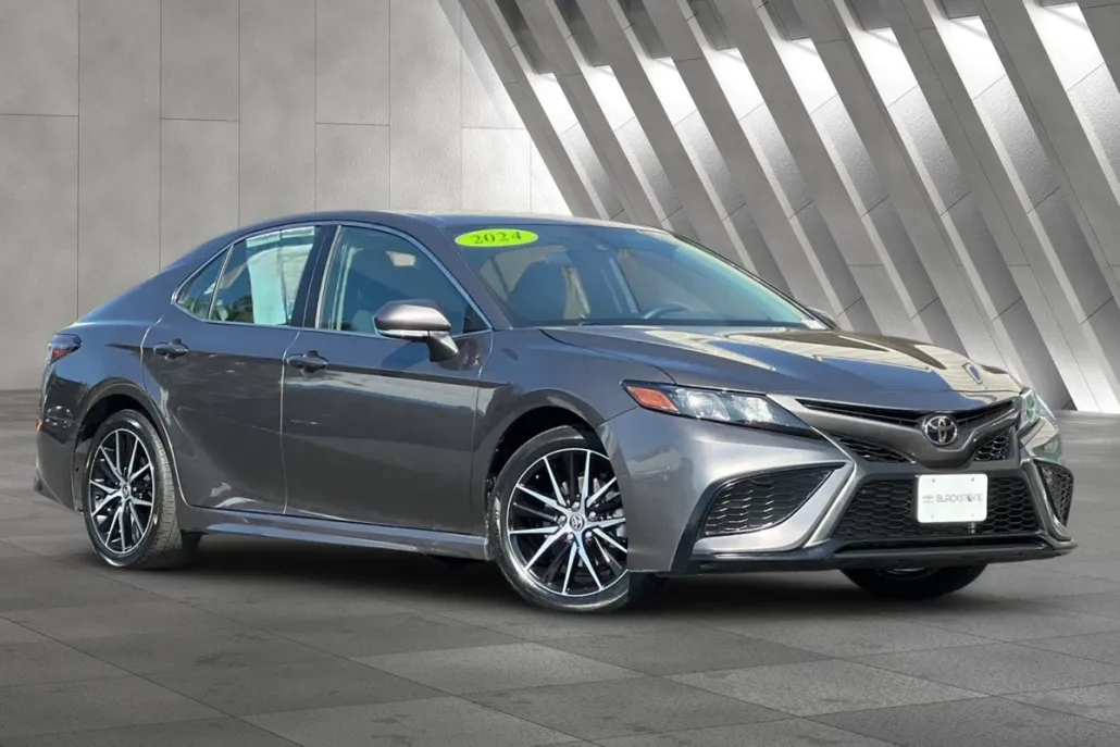 2024 Toyota Camry SE photo 1