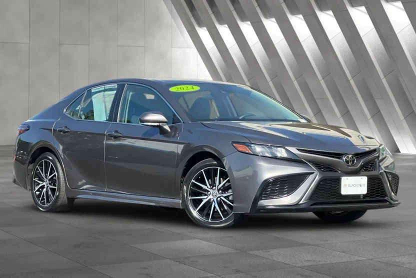 2024 Toyota Camry SE photo 1
