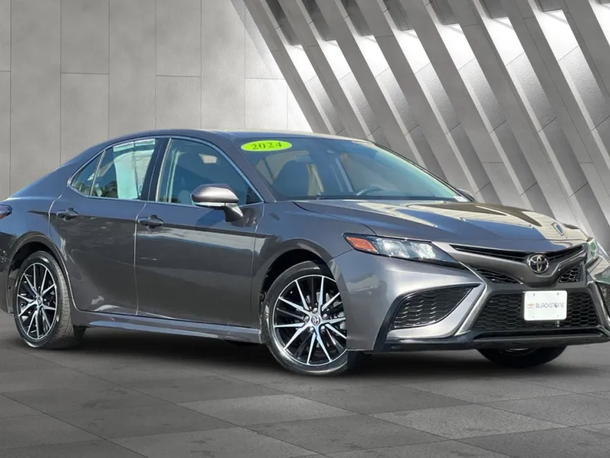 2024 Toyota Camry SE photo 1